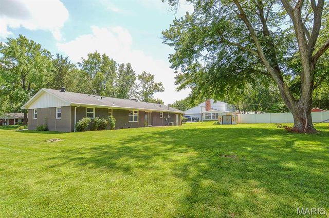 37 Hemlock, Belleville, IL 62221