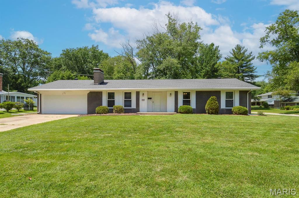 37 Hemlock, Belleville, IL 62221