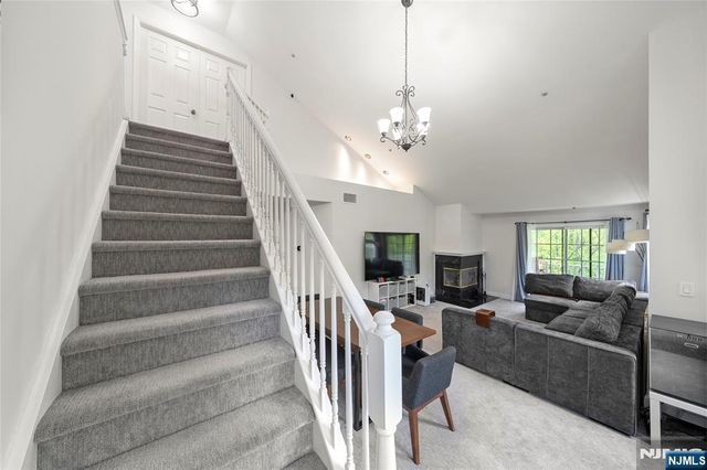 1014 Crown Court 1014, Mahwah, NJ 07430