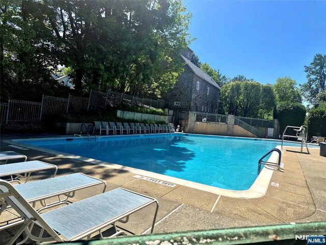 1014 Crown Court 1014, Mahwah, NJ 07430