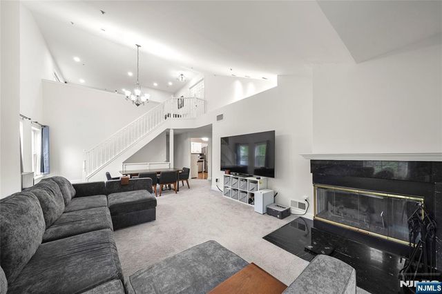 1014 Crown Court 1014, Mahwah, NJ 07430
