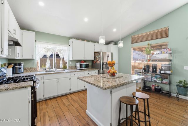 37121 Golden Oak Drive, Palmdale, CA 93552