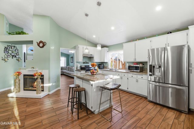 37121 Golden Oak Drive, Palmdale, CA 93552