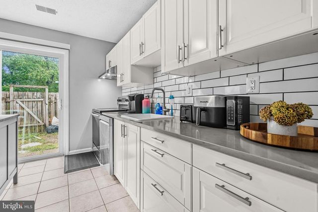 2555 FOX RIDGE CT, Woodbridge, VA 22192