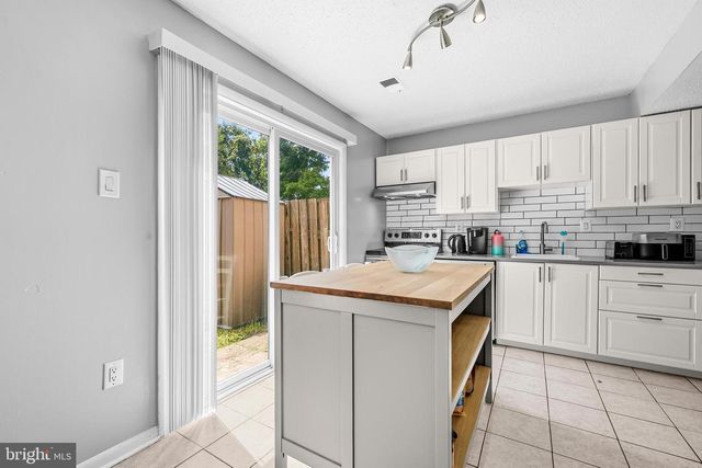 2555 FOX RIDGE CT, Woodbridge, VA 22192