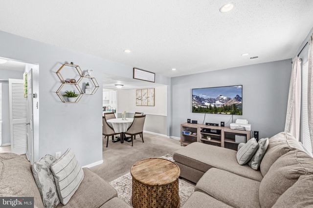 2555 FOX RIDGE CT, Woodbridge, VA 22192