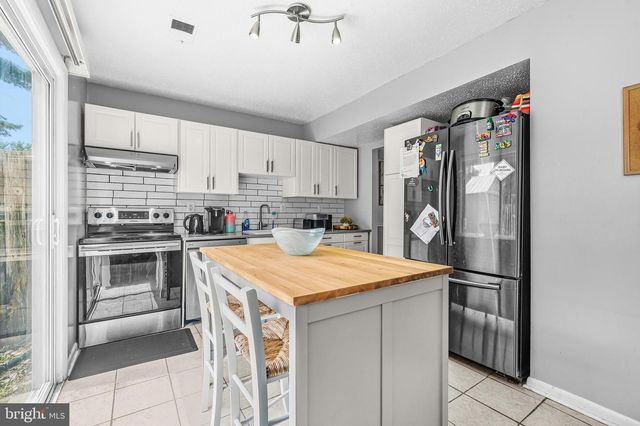 2555 FOX RIDGE CT, Woodbridge, VA 22192