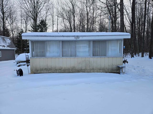 5042 Wedgewood Drive, Harrison, MI 48625