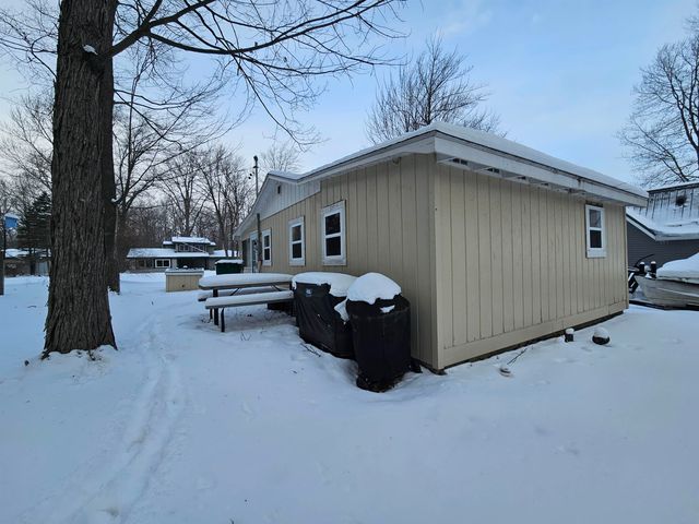 5042 Wedgewood Drive, Harrison, MI 48625