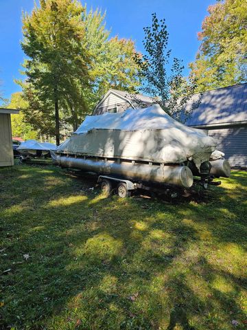 5042 Wedgewood Drive, Harrison, MI 48625