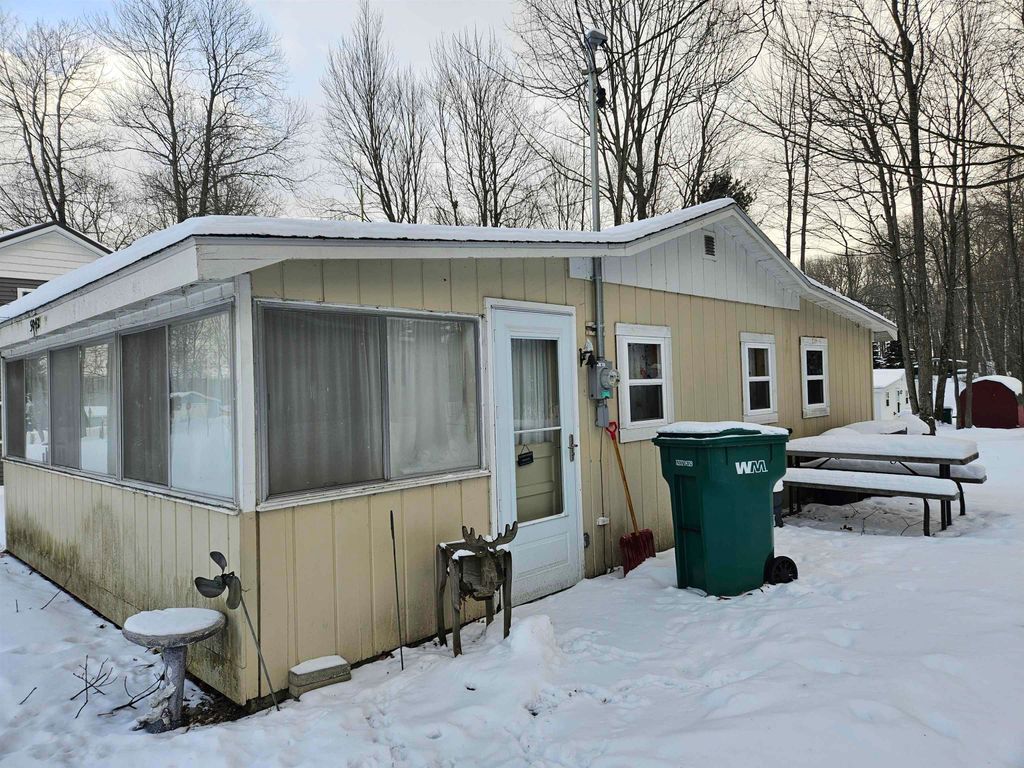 5042 Wedgewood Drive, Harrison, MI 48625