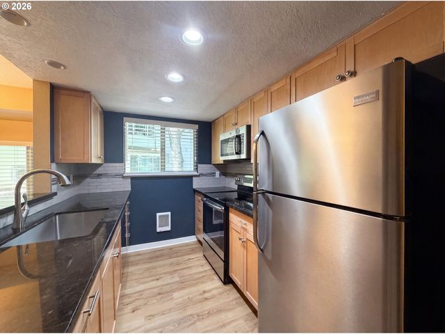 10132 Sw TRAPPER Ter, Beaverton, OR 97008