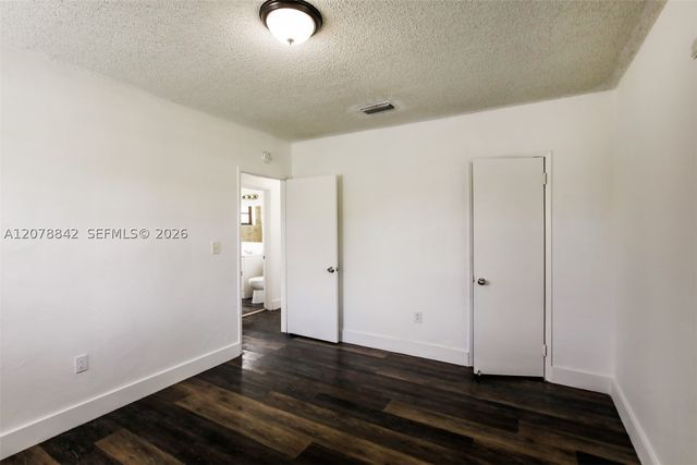 10020 SW 37th St, Miami, FL 33165