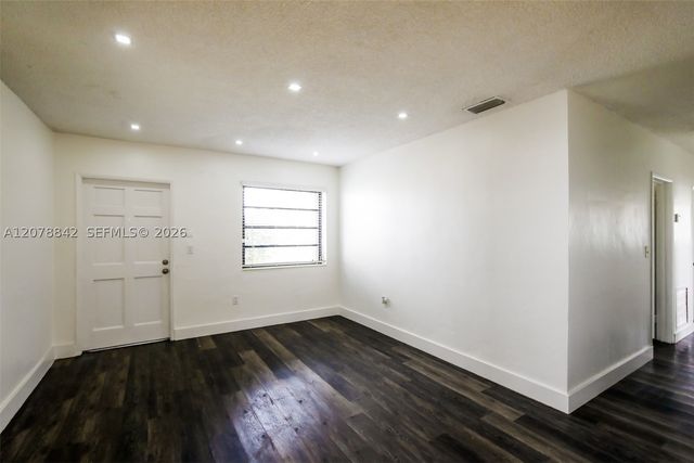 10020 SW 37th St, Miami, FL 33165