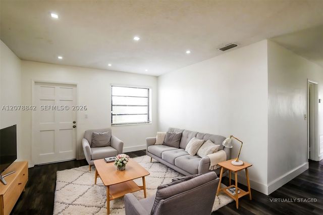 10020 SW 37th St, Miami, FL 33165