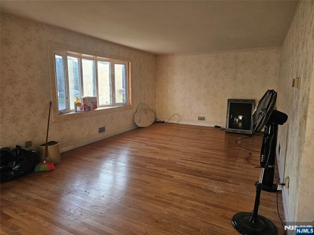 138 Madison Avenue, Rochelle Park, NJ 07662
