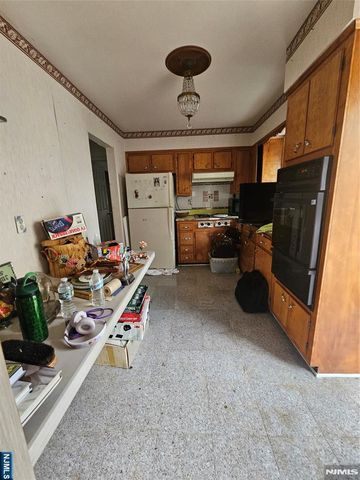 138 Madison Avenue, Rochelle Park, NJ 07662