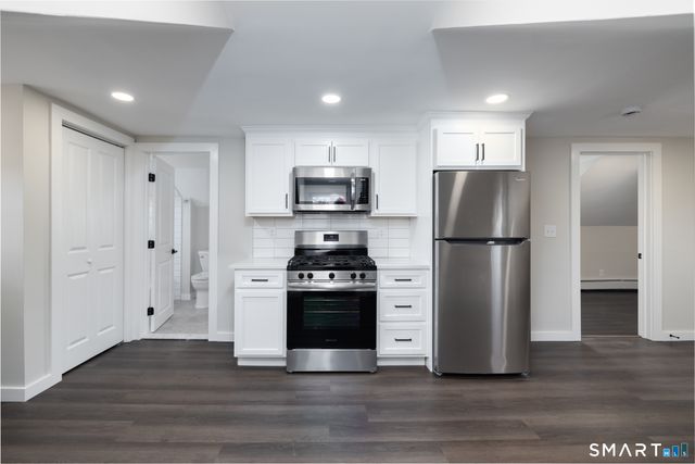 28 Aircraft Road j, Southington, CT 06489