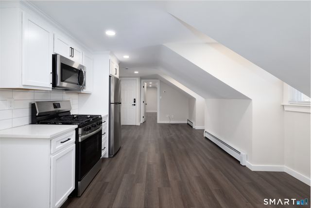 28 Aircraft Road j, Southington, CT 06489