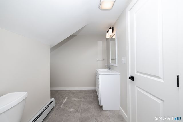 28 Aircraft Road j, Southington, CT 06489