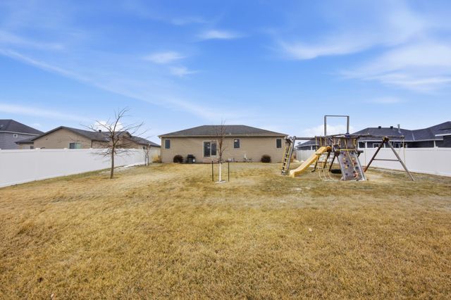 4727 6th Street W, West Fargo, ND 58078