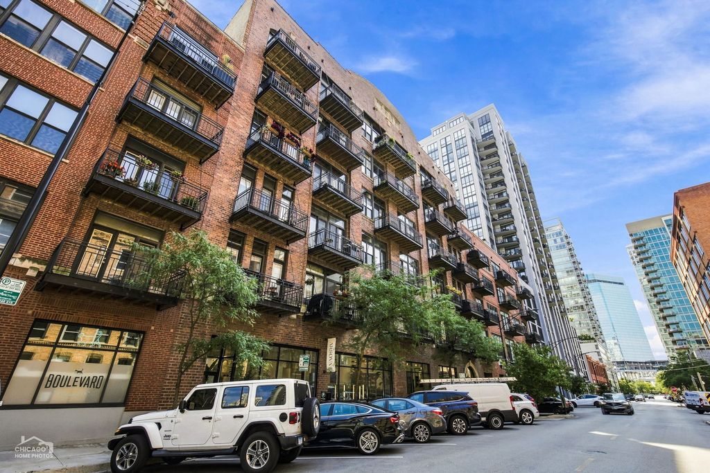 375 W Erie Street 221, Chicago, IL 60654 — exterior