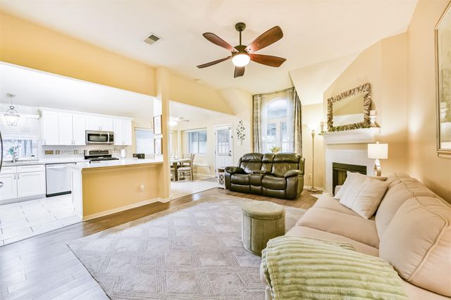 11119 30th Avenue N, Texas City, TX 77591