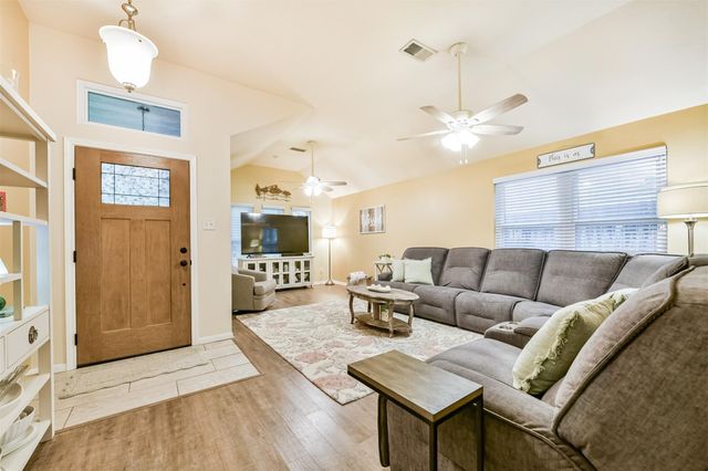 11119 30th Avenue N, Texas City, TX 77591