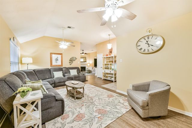 11119 30th Avenue N, Texas City, TX 77591