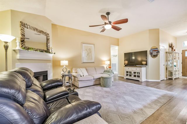 11119 30th Avenue N, Texas City, TX 77591