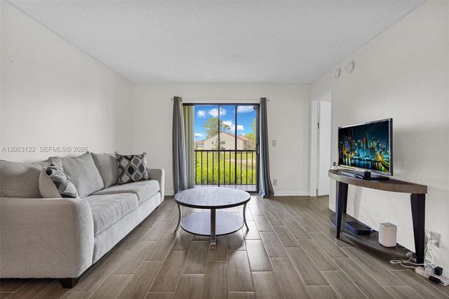 7142 Golf Colony Court 206, Lake Worth, FL 33467