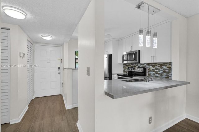7142 Golf Colony Court 206, Lake Worth, FL 33467