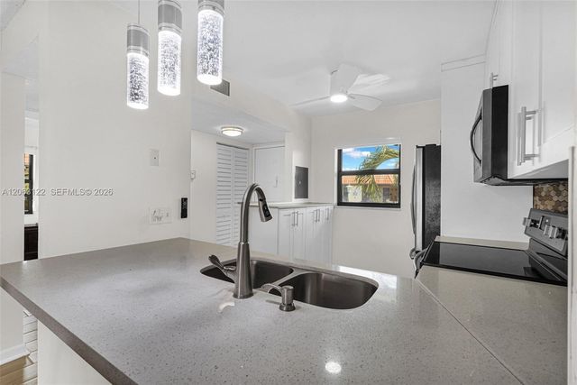 7142 Golf Colony Court 206, Lake Worth, FL 33467