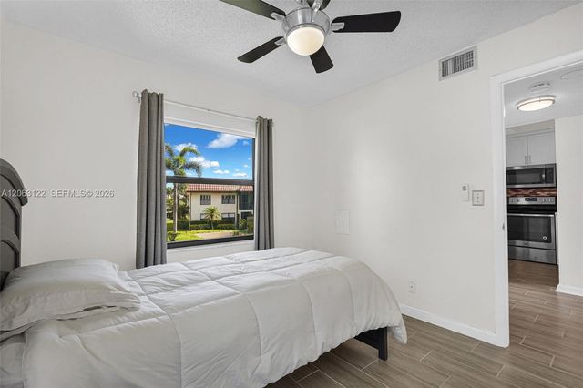 7142 Golf Colony Court 206, Lake Worth, FL 33467