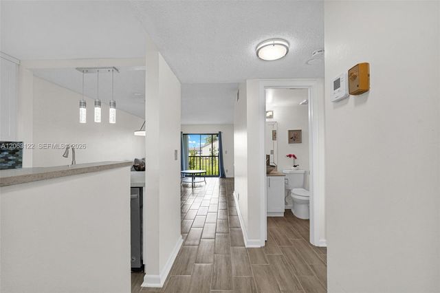 7142 Golf Colony Court 206, Lake Worth, FL 33467