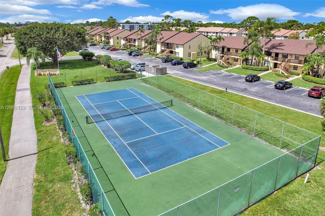 7142 Golf Colony Court 206, Lake Worth, FL 33467
