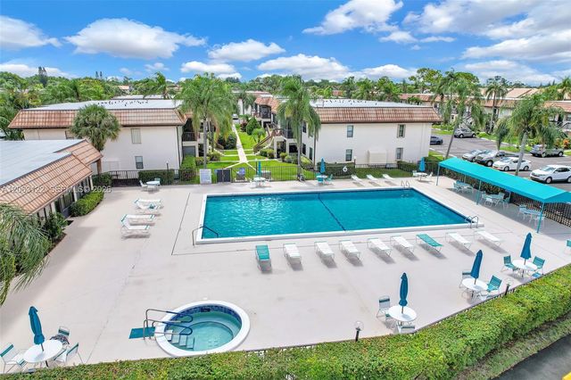 7142 Golf Colony Court 206, Lake Worth, FL 33467