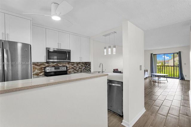 7142 Golf Colony Court 206, Lake Worth, FL 33467