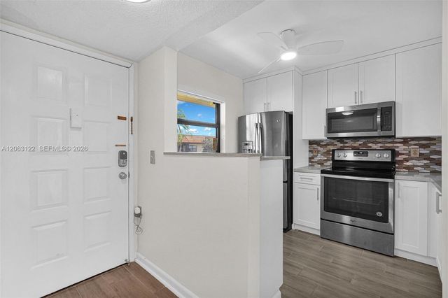 7142 Golf Colony Court 206, Lake Worth, FL 33467