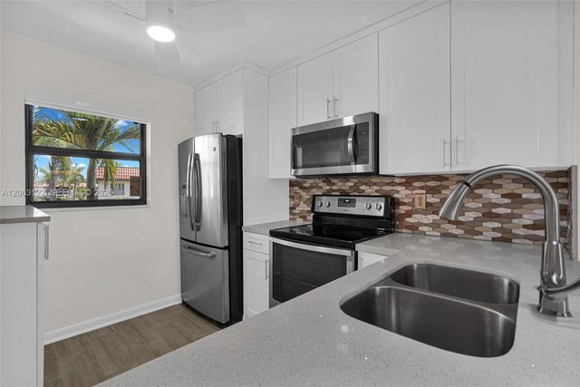 7142 Golf Colony Court 206, Lake Worth, FL 33467