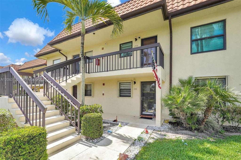 7142 Golf Colony Court 206, Lake Worth, FL 33467