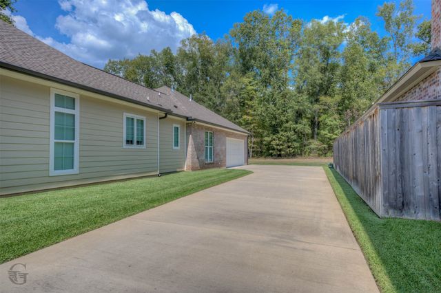 1104 Winterberry Lane, Shreveport, LA 71106