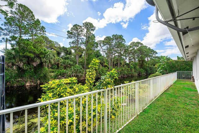 104 Hidden Hollow, Palm Beach Gardens, FL 33418