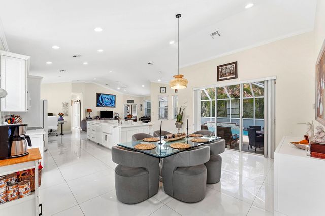 104 Hidden Hollow, Palm Beach Gardens, FL 33418