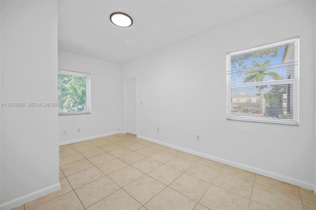 571 NE 82nd St 4, Miami, FL 33138