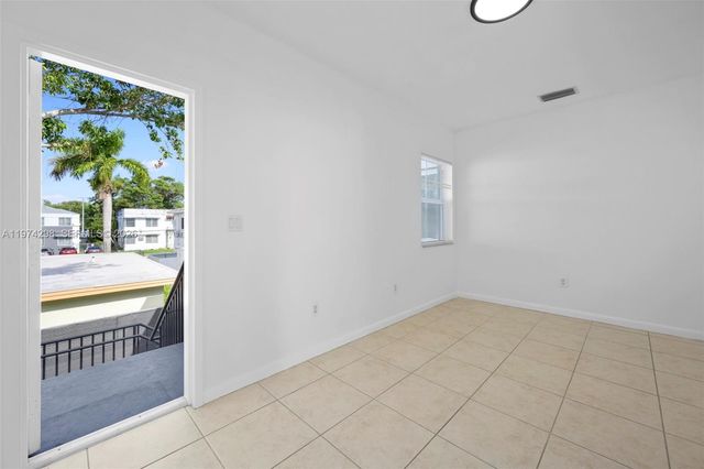 571 NE 82nd St 4, Miami, FL 33138