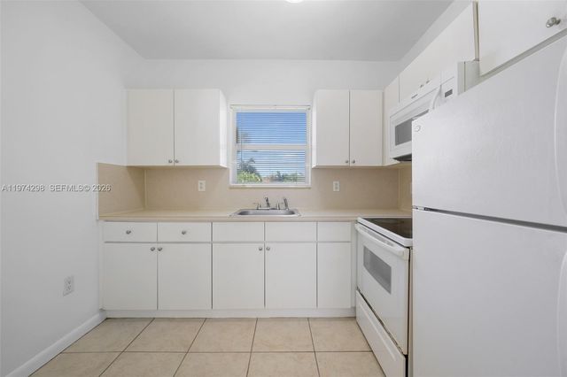 571 NE 82nd St 4, Miami, FL 33138