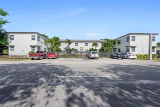 571 NE 82nd St 4, Miami, FL 33138