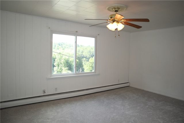 49 Walkertown Hill Rd, W Pike Run Twp, PA 15427