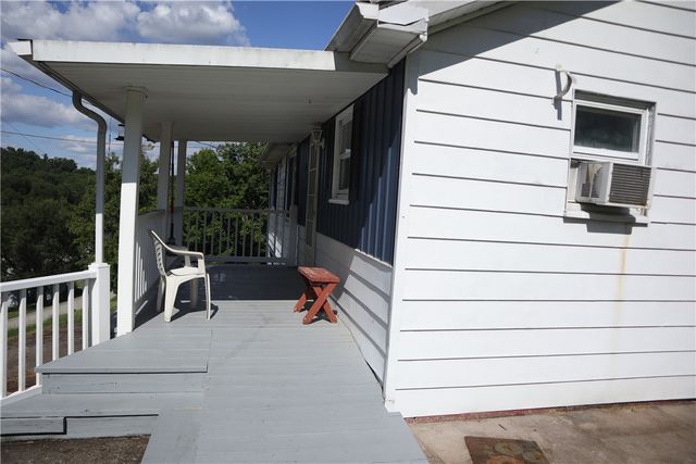 49 Walkertown Hill Rd, W Pike Run Twp, PA 15427